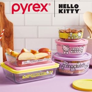 10 piece Hello Kitty Pyrex Set. Includes 5 storage containers with 5 lids.